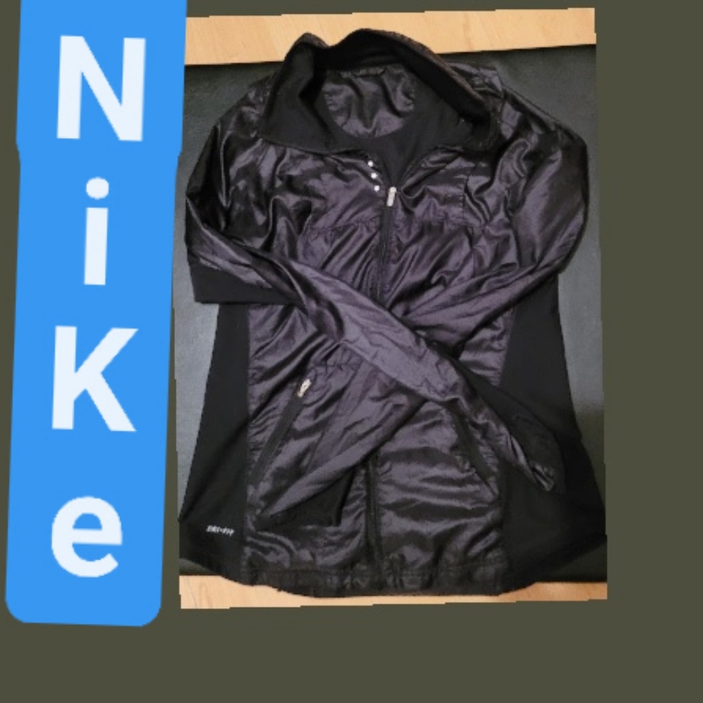 NIKE SWEATER